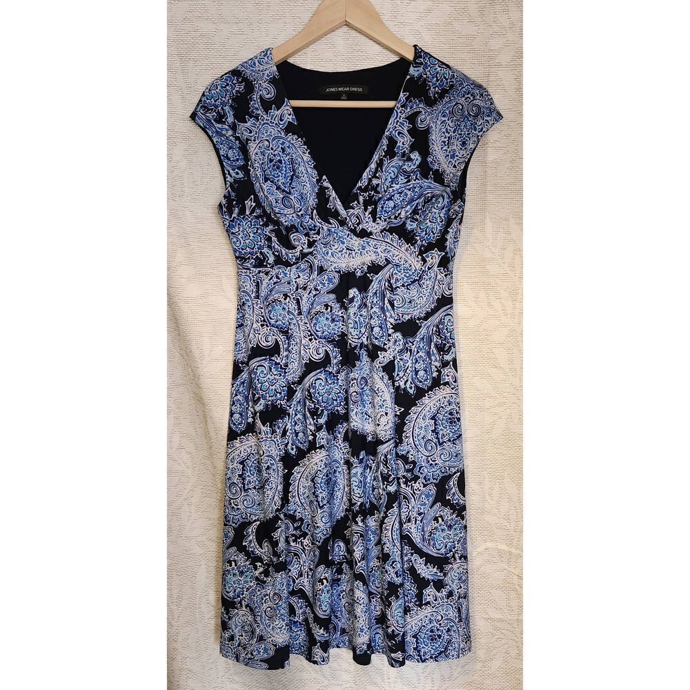 D30 Jones Wear Dress Pretty Blue Floral Summer V Neck Cap Sleeves Midi Length